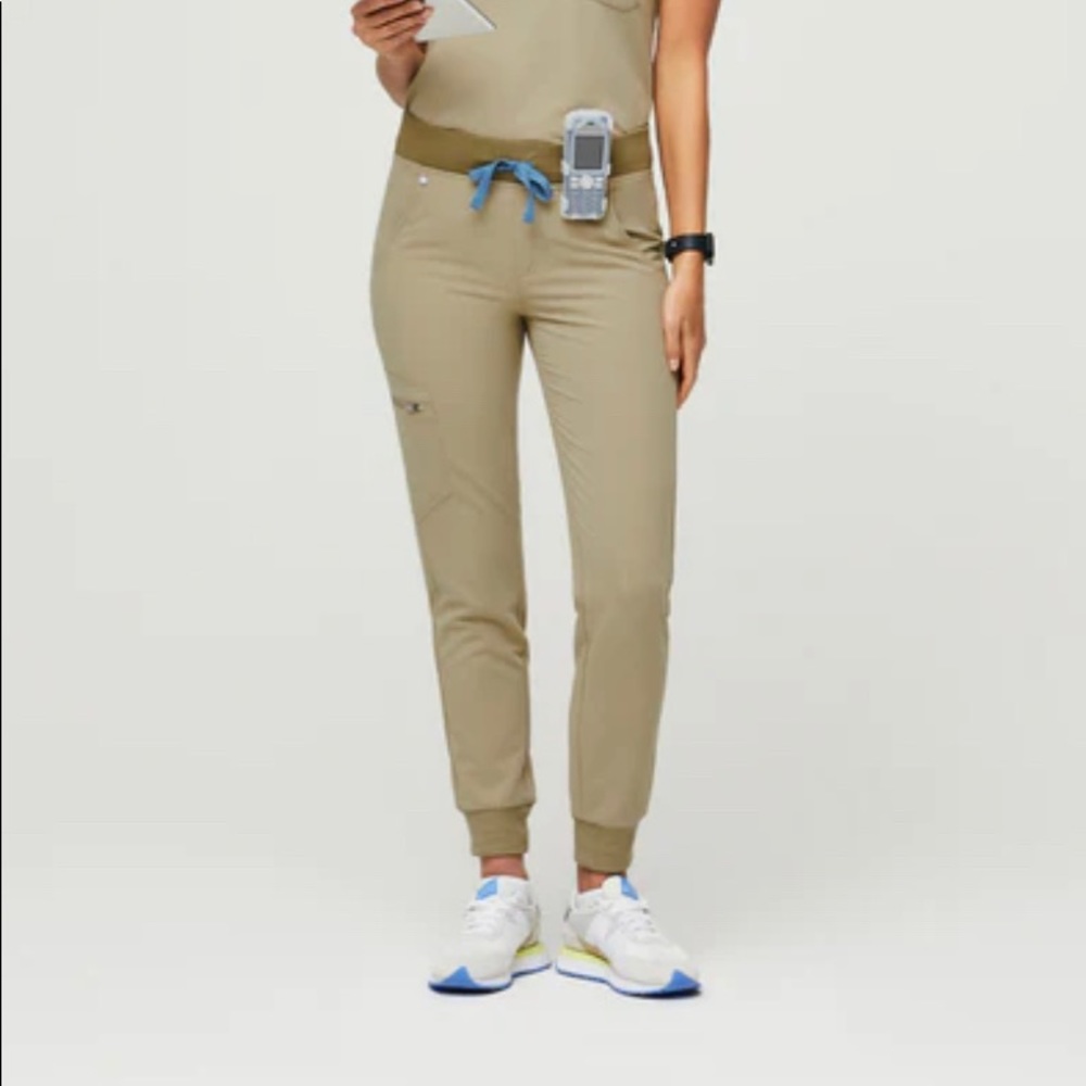 NWT Figs Womens Jogger Scrub Pants